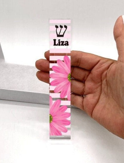 Personalized Pink Daisy Mezuzah - Acrylic Mezuzah - Modern Mezuzah - Personalized Judaica Gift - New Baby Gift - New Home Gift - Flowers